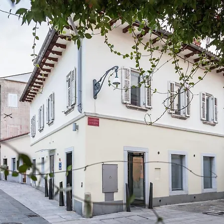 Evita In The Old Center Of Sunny * Capodistria